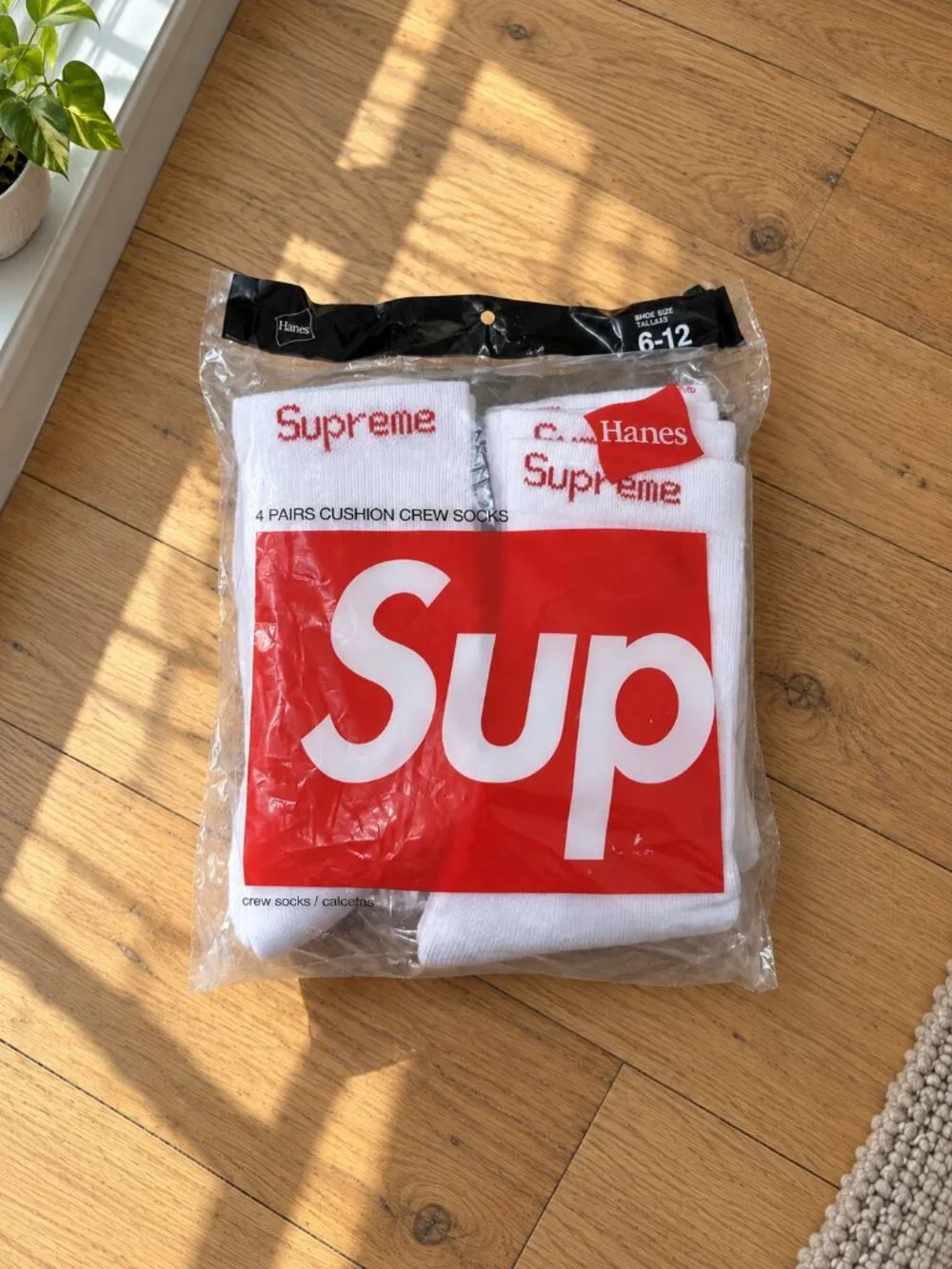 Supreme x Hanes White Crew Socks 4-Pack Size 6-12 New Sealed